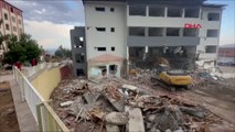 Gaziantep'te ağır hasarlı 4 katlı okul, yıkım sırasında çöktü