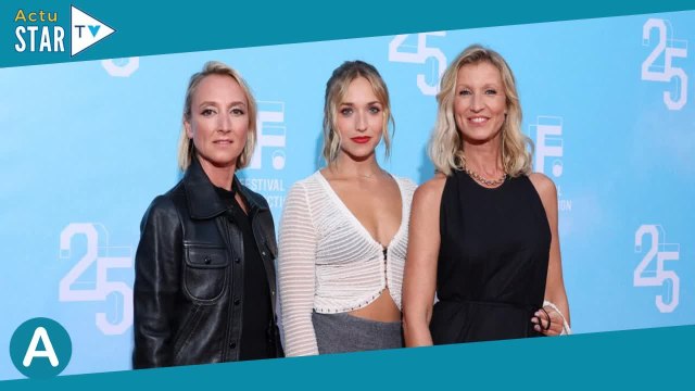 PHOTOS Alexandra et Audrey Lamy complices aux côtés de Chloé Jouannet trio familial de choc à La R