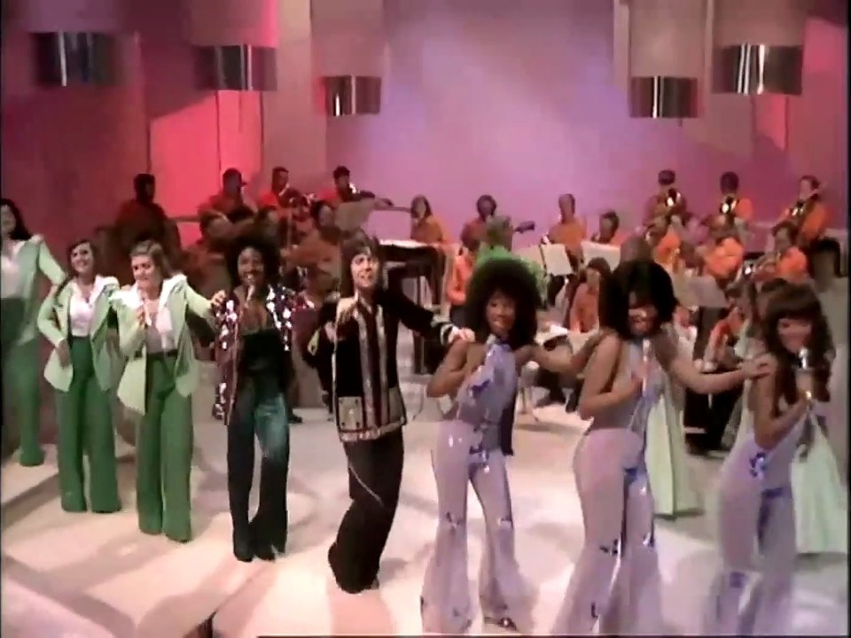 LOVE TRAIN by Cliff Richard, The Nolan Sisters, Pearly Gates and The Three Degrees  -live TV performance 1974 + lyrics