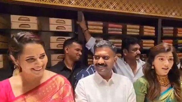 శ్రీ సత్యసాయి: జిల్లాలో సందడి చేసిన హీరోయిన్ మెహరీన్.. యాంకర్ అనసూయ