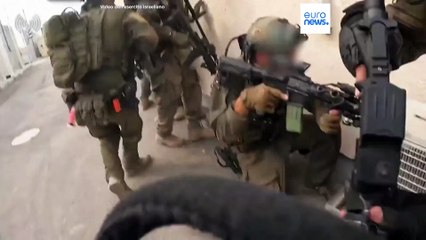 Скачать видео: Hamas denuncia: 13 ostaggi uccisi dai bombardamenti israeliani