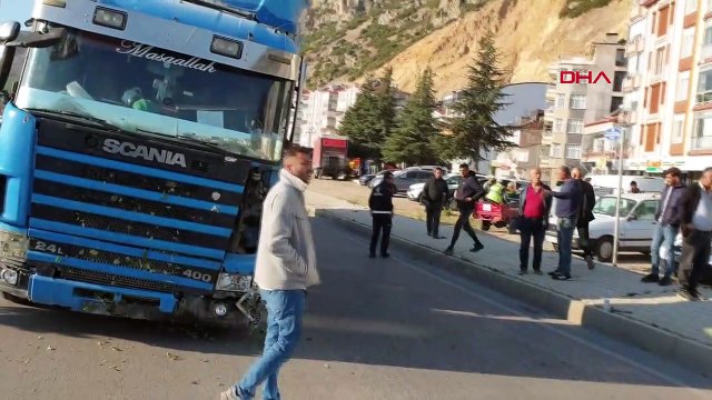 Isparta'da Lastiği Patlayan TIR Karşı Şeride Geçti
