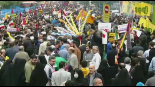 A Teheran migliaia in piazza in sostegno dei palestinesi