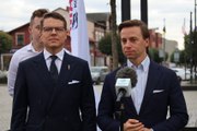 Krzysztof Bosak i Krzysztof Szymański na Rynku w Kartuzach