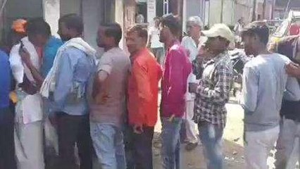 रायसेन: खाद के लिए किसान परेशान, गोदाम पर उमड़ी भीड़