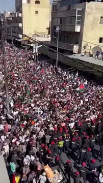Des milliers de personnes sont descendues dans les rues d'Amman, la capitale jordanienne, à l'appel du Hamas.