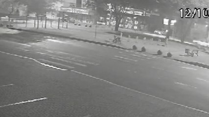 Câmera registra colisão de carro contra poste às margens da BR-467