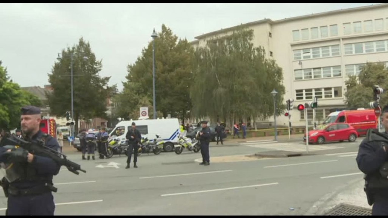 Attacco in un liceo in Francia, accoltellato e ucciso un insegnante
