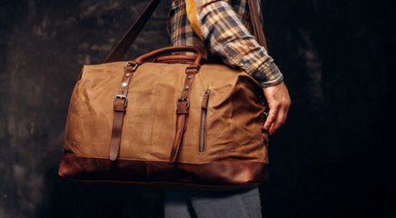 Im Zug: Mann stiehlt Geld und versteckt es in Unterhose