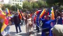 “Evistas” y “arcistas” ventilan sus diferencias con acusaciones en la plaza Murillo frente a los policías de la UTOP