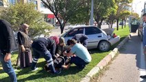 Aksaray'da Kontrolden Çıkan Otomobilin Aydınlatma Direğine Çarptığı Kazada Sürücü Yaralandı
