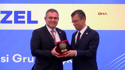 Özgür Özel a pris la parole au Congrès de Pharmacie