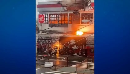 Incêndio atinge quase 200 motos em concessionária e causa prejuízo milionário