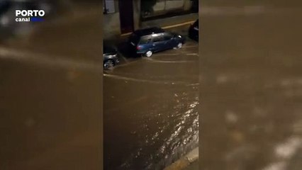Rua da Boavista alagada devido a chuva intensa