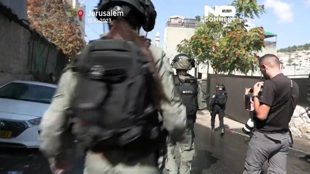 شاهد: الشرطة الإسرائيلية تطوّق القدس وتمنع المصلين من الوصول إلى المسجد الأقصى