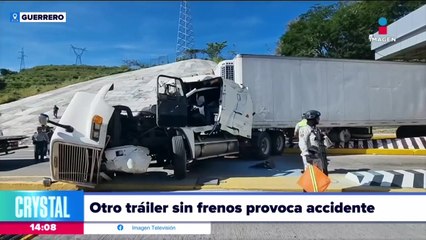 Tráiler se queda sin frenos y provoca accidente en Guerrero