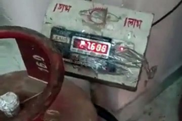 कहीं आपके घर भी कम तो नहीं आ रही गैस, बरेली में पकड़ी गई घटतौली, देखें वीडियो