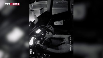 Yolcunun seyir halindeki otobüsün direksiyonuna müdahalesi kamerada