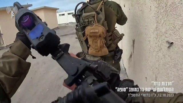 شاهد: القوات الإسرائيلية تنشر لقطات مصورة لهجوم مقاتلين فلسطينيين على موقع عسكري متاخم لغزة