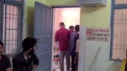 जौनपुर: &#039;108 एम्बुलेंस प्रभारी&#039; पर उनके ही चालकों ने कर दिया कांड