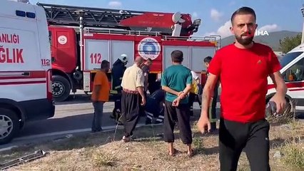 Alanya'da kaza: Otomobilde sıkışan çift kurtarıldı