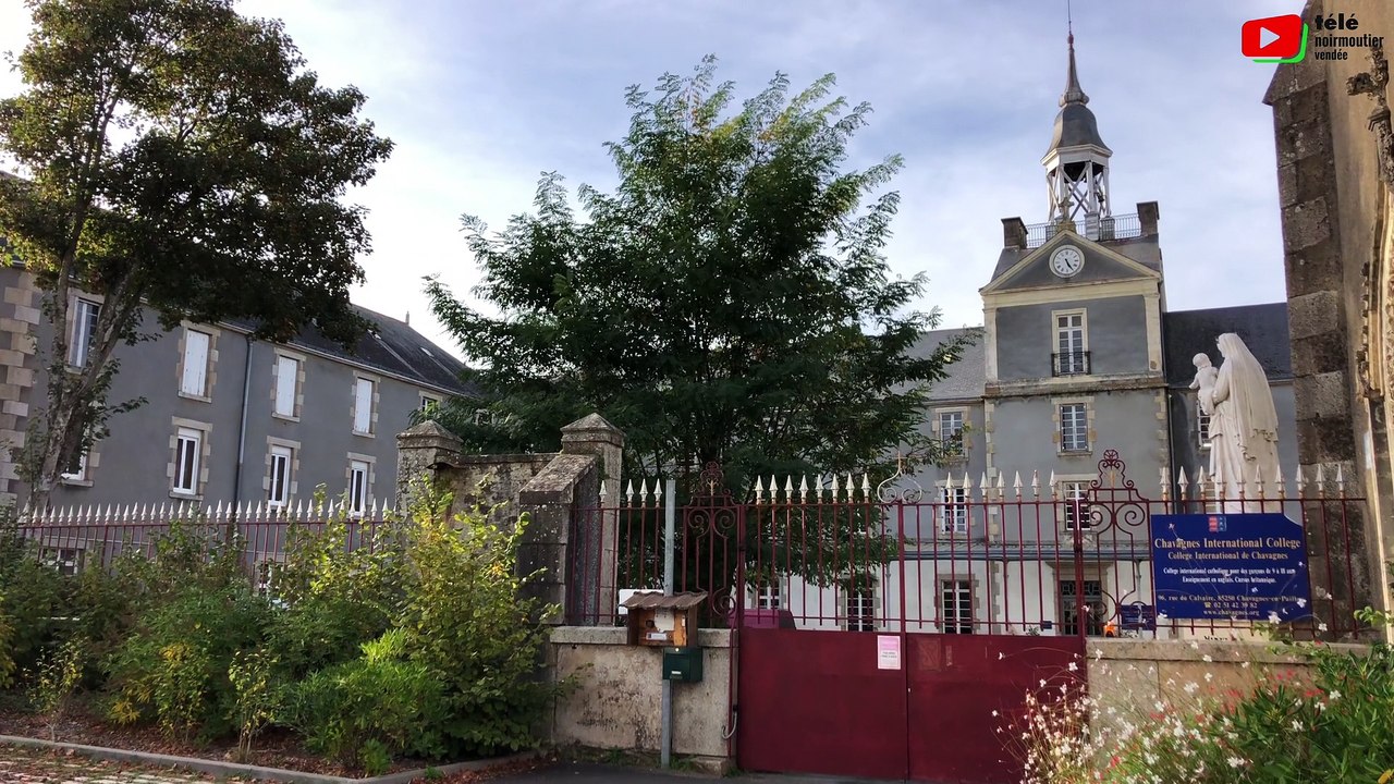 Chavagnes-en-Paillers  | Pensionnat et clochers   | Télé Noirmoutier Vendée