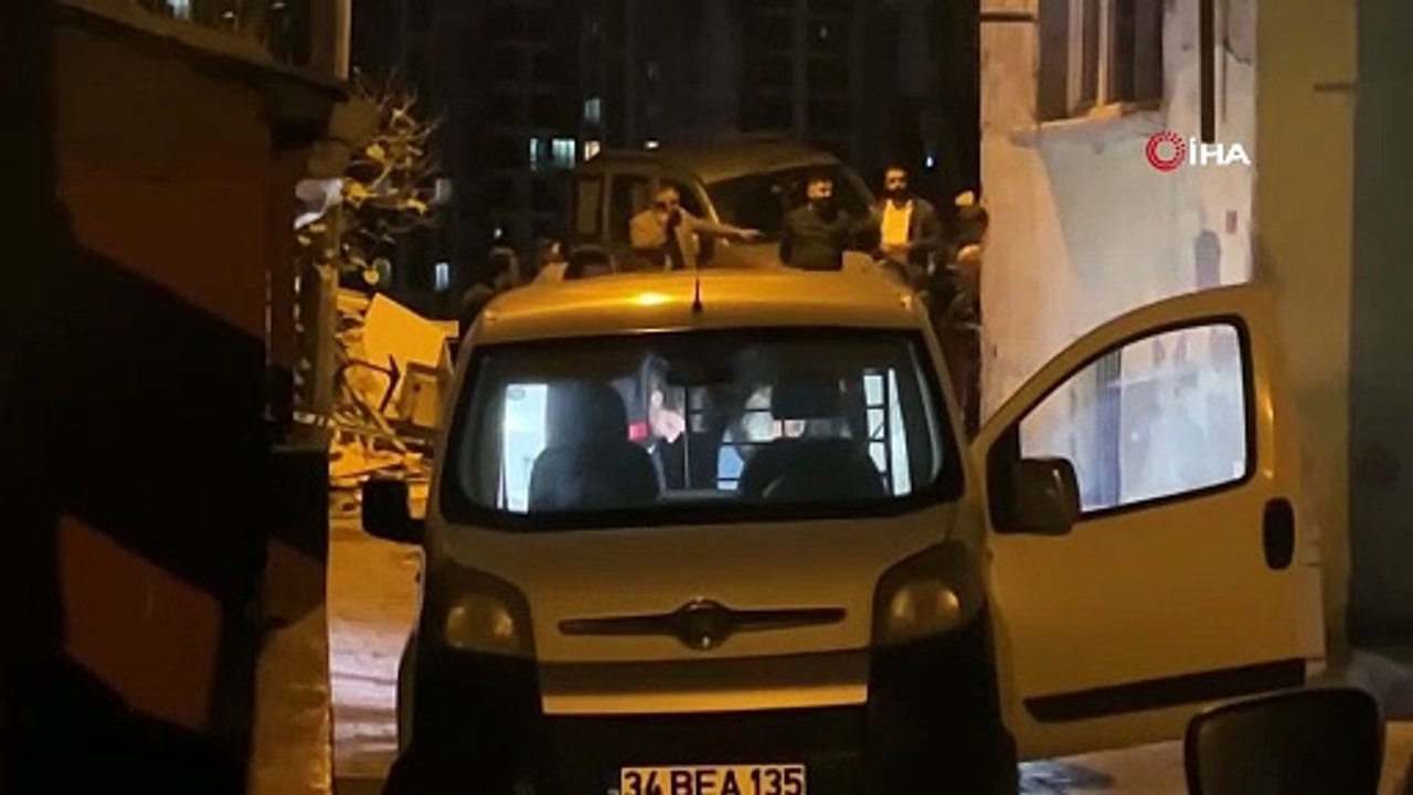 Eyüpsultan’da polisin kovaladığı aracın bagajından cephanelik çıktı