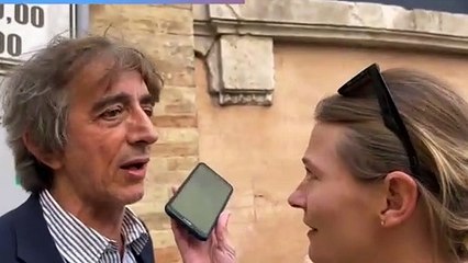 Rubini gira a Macerata, il video: "Leopardi era un visionario"