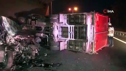 Esenler’de panelvan araç kamyona çarptı: 3 yaralı