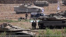 شاهد: جنود إسرائيليون يختبئون تحت دبابة قرب غزة عند سماع صفارات الإنذار