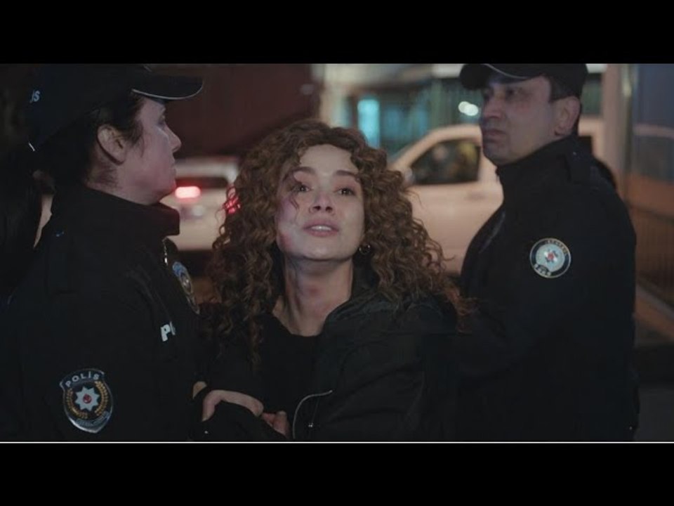 Avance de ‘Mujer’ Lunes, 19 de Julio - Enver llora, se acuerda cuando Sirin era una niña inocente