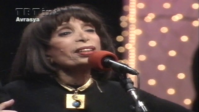 Safiye Ayla Targan / Geçti hayal içinde bunca yıl bir gün gibi