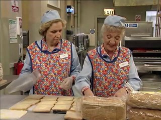 Dinner ladies S01E01 Monday