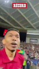 Aficionado salta a la cancha para conocer a CR7 y lo GRABA TODO