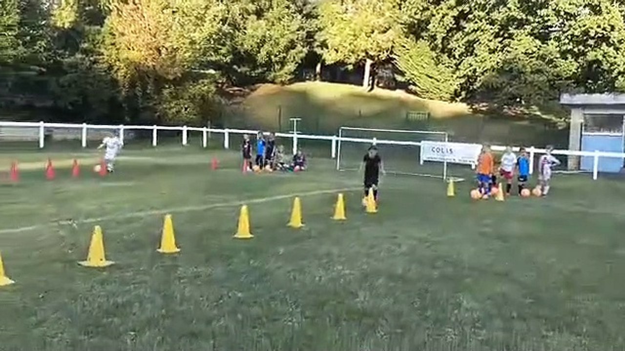 EXERCICE D'ENTRAÎNEMENT POUR NOS U9- MARDI 4 OCTOBRE