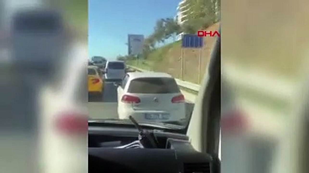 Maltepe'de otomobiliyle makas atan sürücü kazaya davetiye çıkardı