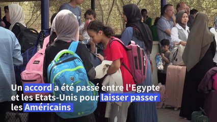 Des détenteurs de passeports étrangers attendent de quitter la bande de Gaza