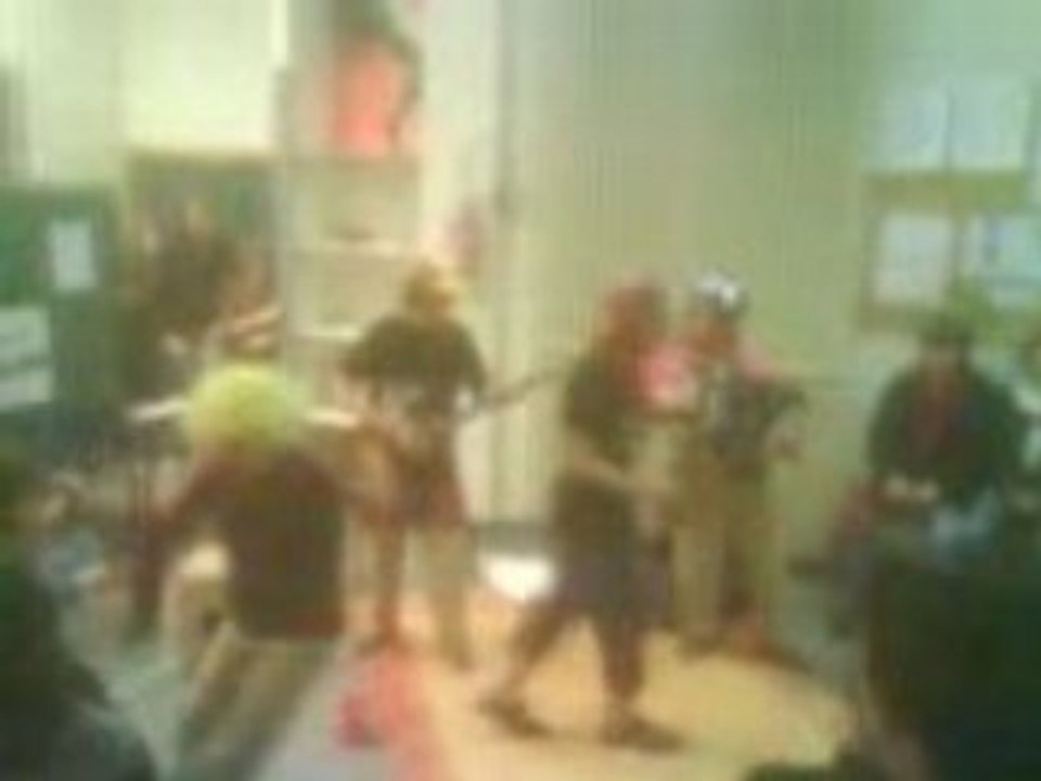 les fabuleux les incroyables artifous a la fête du lycée