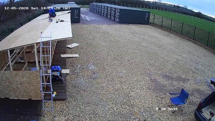 Le bois cède sous le poids