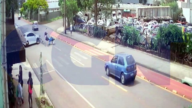 Vídeo mostra forte colisão entre BMW S1000 e Cruze na Avenida Tito Muffato