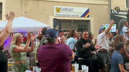 La joie des supporters argentins après la victoire de leur équipe contre le Pays de Galles