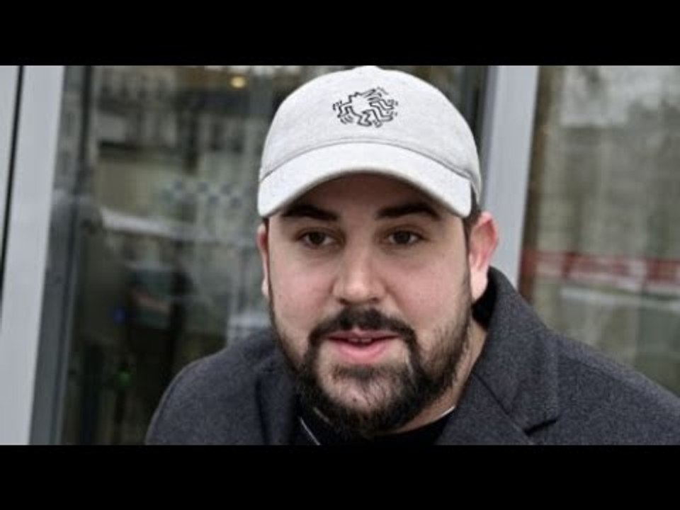 Artus tente de modifier sa page Wikipédia et se fait bloquer, les internautes hilares