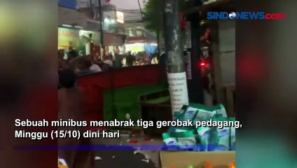 Nyaris Diamuk Massa, Minibus Tabrak 3 Gerobak Pedagang di Jaksel