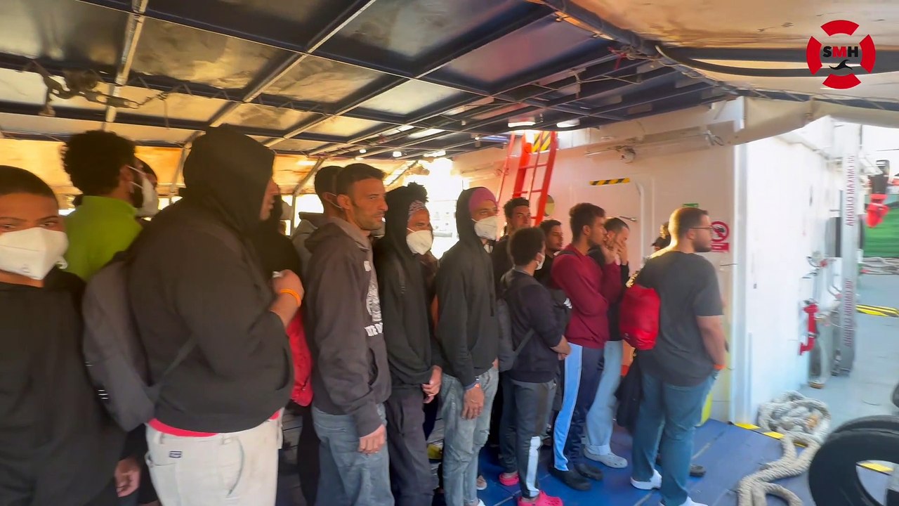 Desembarco del Aita Mari en Nápoles