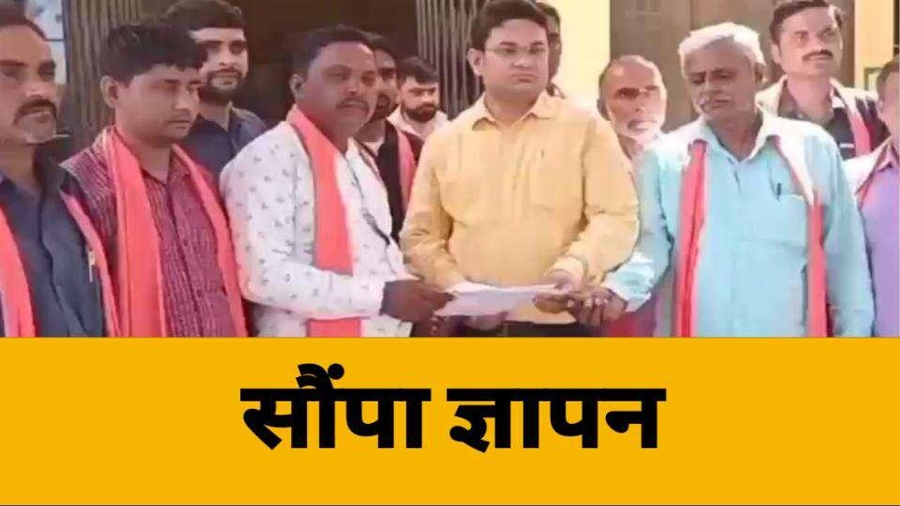 बिजनौरः बीमारियों की रोकथाम के लिए शिवसैनिकों ने मुख्य चिकित्सा अधिकारीको ज्ञापन सौंपा