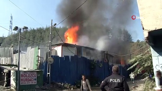 Sarıyer'de kağıt deposunda yangın