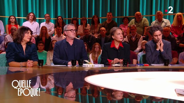 Quand on me disait qu'il y avait de l'antisémitisme, je n'y croyais pas : Estelle Denis très émue dans Quelle époque! en évoquant les attaques du Hamas