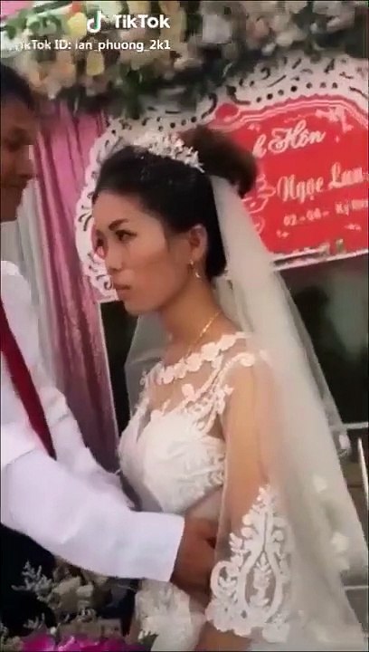 Cette mariée n'a pas l'air très heureuse avec son nouveau mari