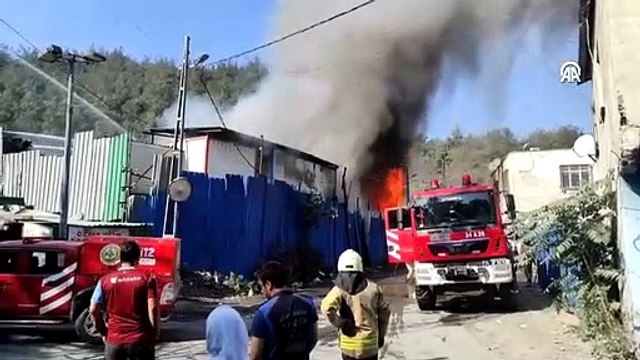 Sarıyer'de kağıt deposunda yangın