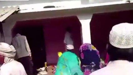 बाराबंकी: साहब कोटेदार करता है ये &#039;गंदाकाम&#039;...ऐसे खुली पोल